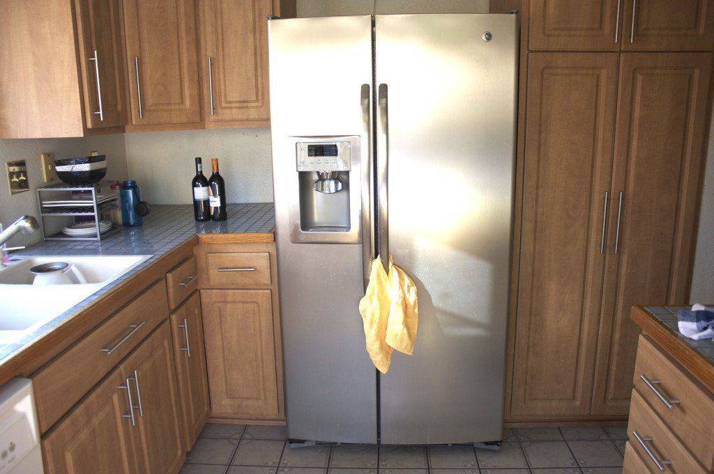 Стильный холодильник на кухне
